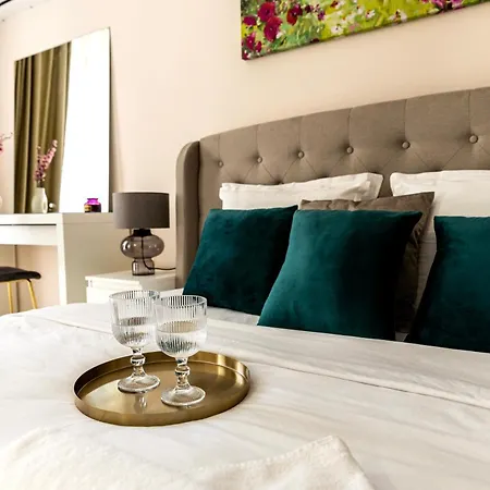 Rabi Park-view Hotel Warna